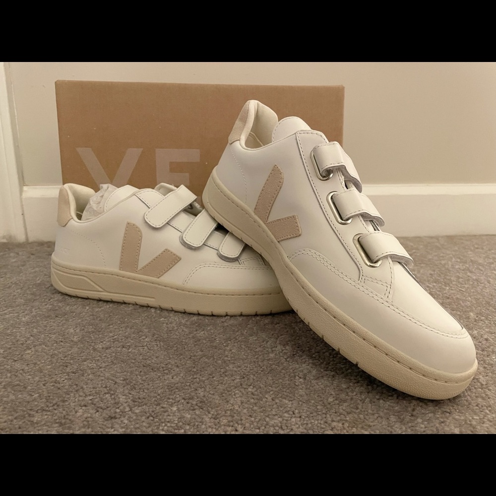 Veja V-Lock Sneakers